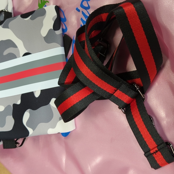 Grey Camo Neoprene Crossbody Purse Brand New - Picture 4 of 15